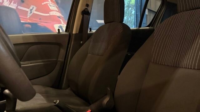 Renault_Sandero_16V_Expression_009