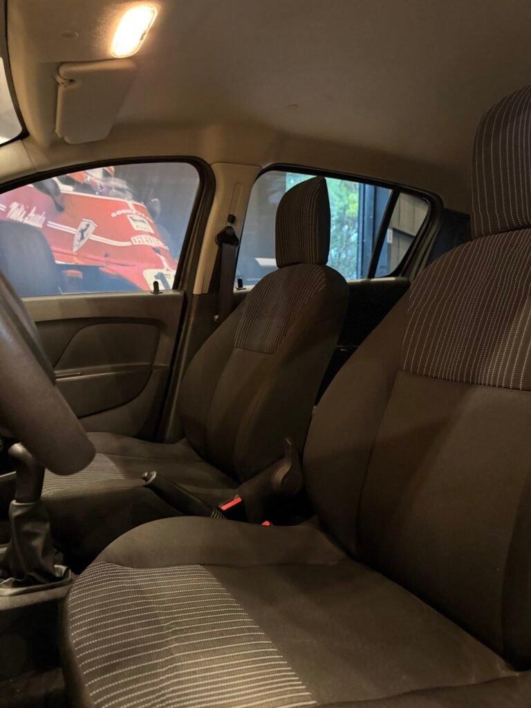 Renault_Sandero_16V_Expression_009