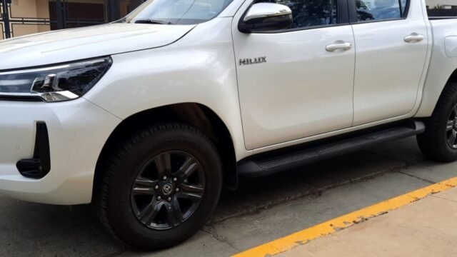 TOYOTA_HILUX_SRV_4X4_002