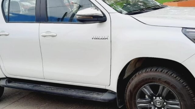 TOYOTA_HILUX_SRV_4X4_004
