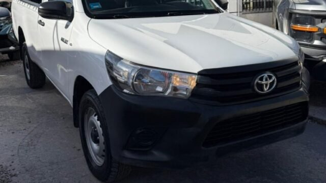 TOYOTA-HILUX-DX-4x2_002