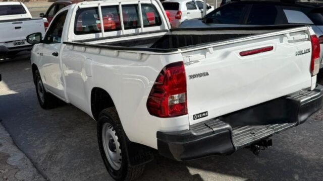 TOYOTA-HILUX-DX-4x2_003