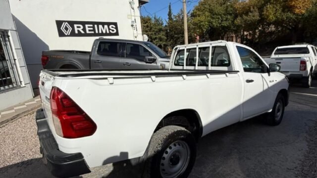 TOYOTA-HILUX-DX-4x2_004
