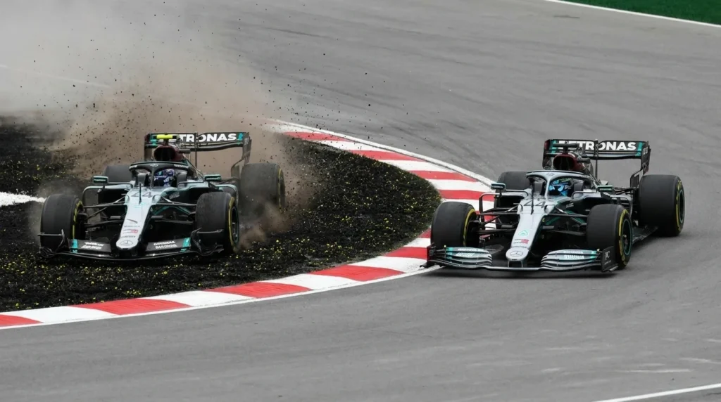 La batalla entre los de Mercedes, Rusell y Antonelli, Fue dura y atractiva durante todo el fín de semana.