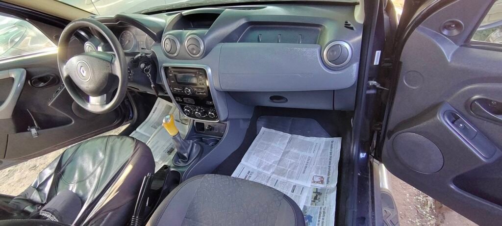 Vendo_Duster_1-6_16v_Modelo_2013_004