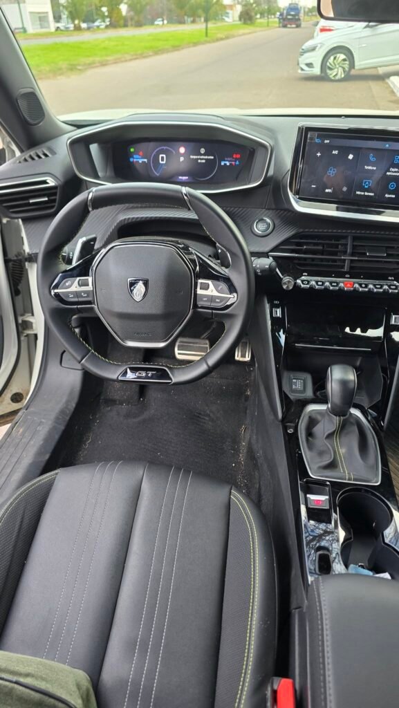 Peugeot-2008-GT-–-Ano-2025_010