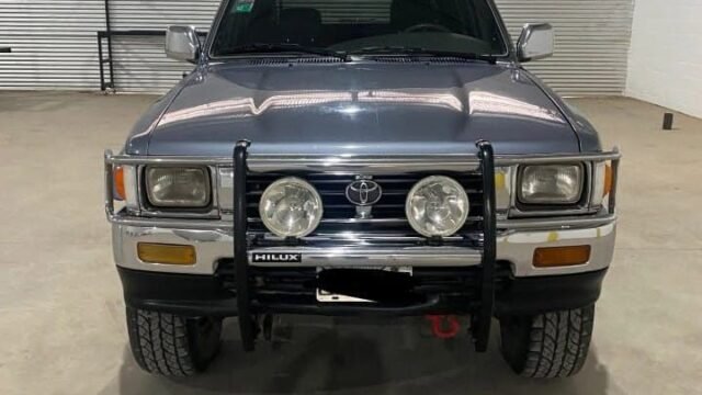 Toyota-Hilux-2000-NQN_001