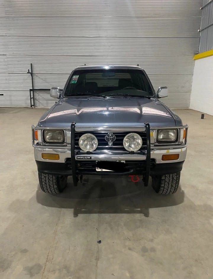 Toyota-Hilux-2000-NQN_001
