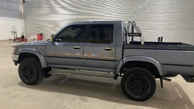 Toyota-Hilux-2000-NQN_002