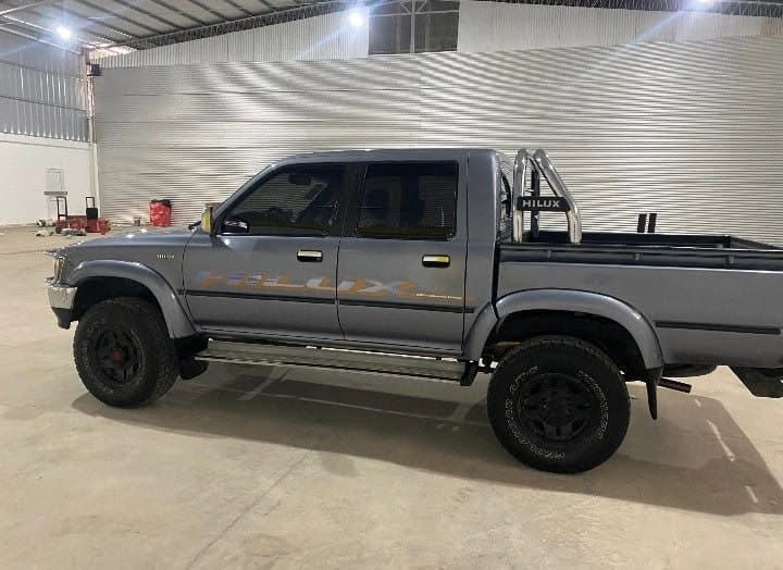Toyota-Hilux-2000-NQN_002