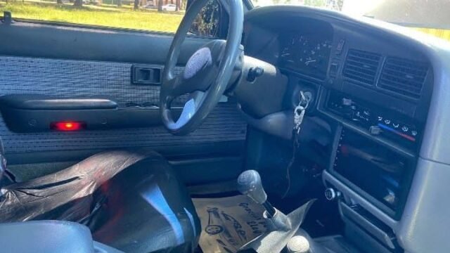 Toyota-Hilux-2000-NQN_006