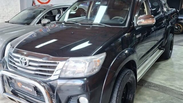 Toyota-Hilux-SR-2012_001