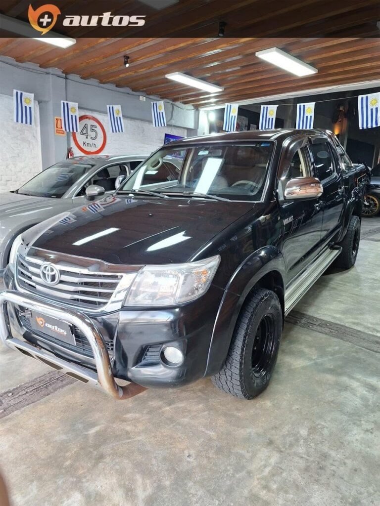 Toyota-Hilux-SR-2012_001
