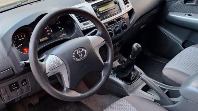 Toyota-Hilux-SR-2012_006