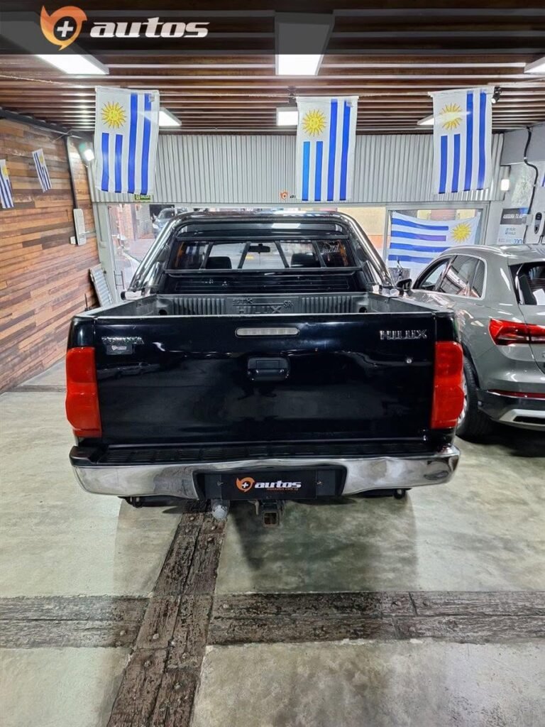 Toyota-Hilux-SR-2012_009