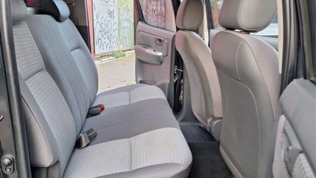 Toyota-Hilux-SR-2012_010