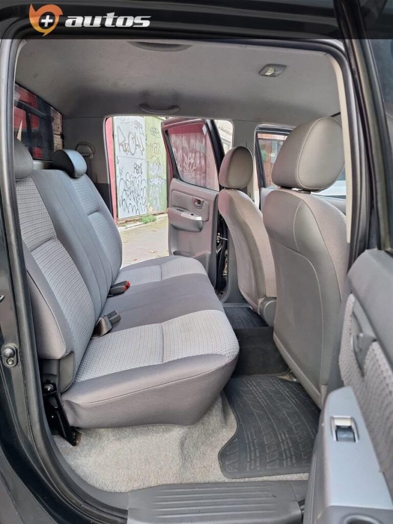 Toyota-Hilux-SR-2012_010