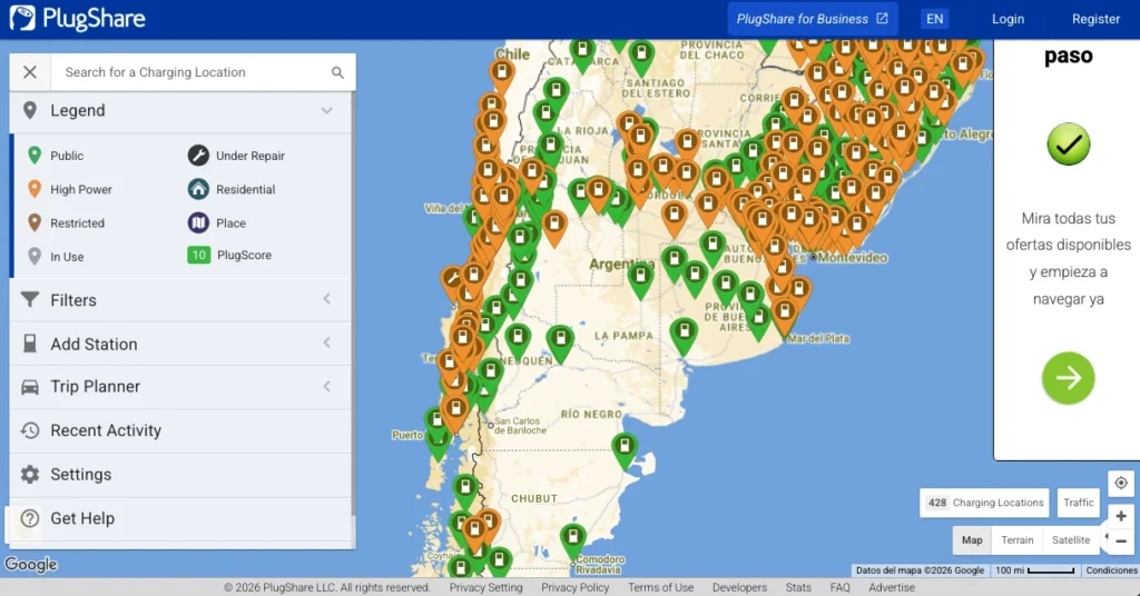 Mapa interactivo con ubicaciones de cargadores de autos eléctricos mediante la app PlugShare.