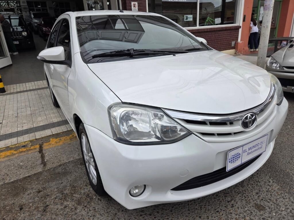 TOYOTA-ETIOS-XLS-Full_001