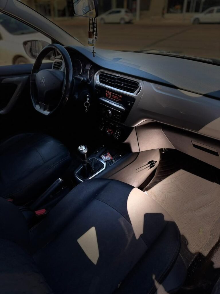 Citroen-C-elisee-modelo-2017-_003