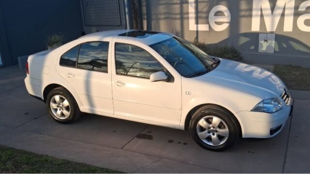 Volkswagen-Bora-TDI-2011_001