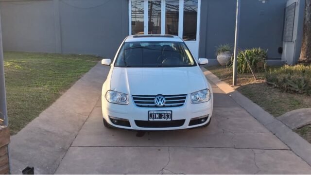Volkswagen-Bora-TDI-2011_002