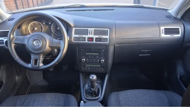 Volkswagen-Bora-TDI-2011_003
