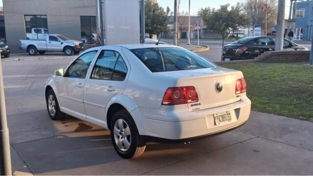 Volkswagen-Bora-TDI-2011_004