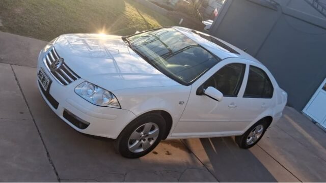 Volkswagen-Bora-TDI-2011_005