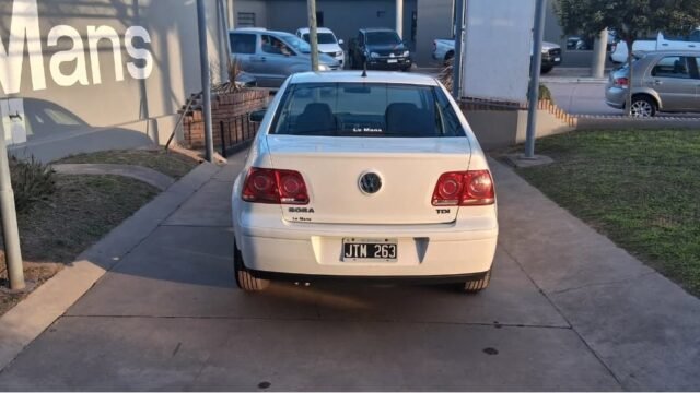 Volkswagen-Bora-TDI-2011_006