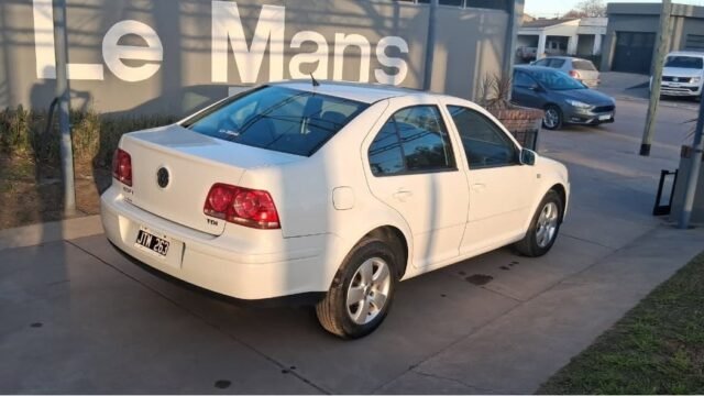 Volkswagen-Bora-TDI-2011_007