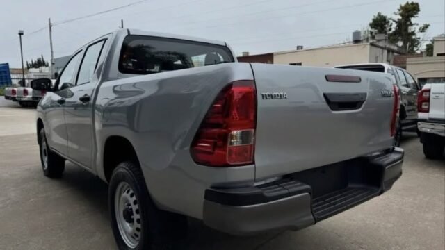 Toyota_Hilux_2_4_Cd_Dx_002