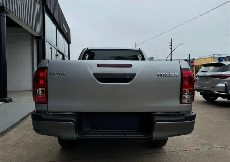 Toyota_Hilux_2_4_Cd_Dx_003