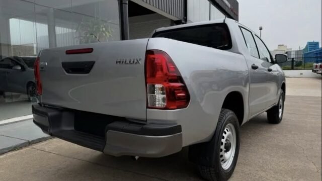 Toyota_Hilux_2_4_Cd_Dx_004