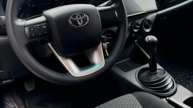 Toyota_Hilux_2_4_Cd_Dx_006