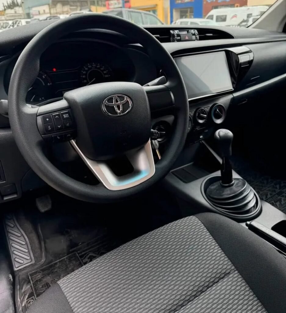 Toyota_Hilux_2_4_Cd_Dx_006